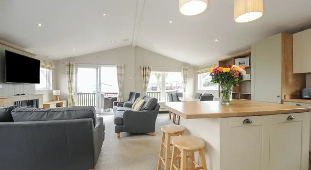 Lodge 70 at Riviera Bay Coastal Retreat, Prenota Hotel Brixham Devon, vicino a Mansands