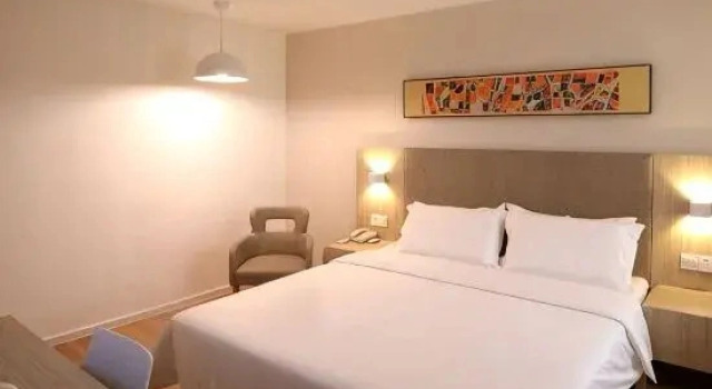 Люкс Business HanTing Hotel (Jiaxiang Bus Station Yintai Plaza)