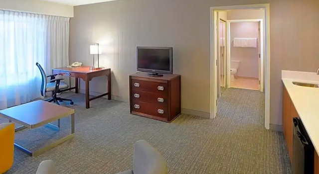 Двухместный люкс c 1 комнатой Courtyard by Marriott Kokomo