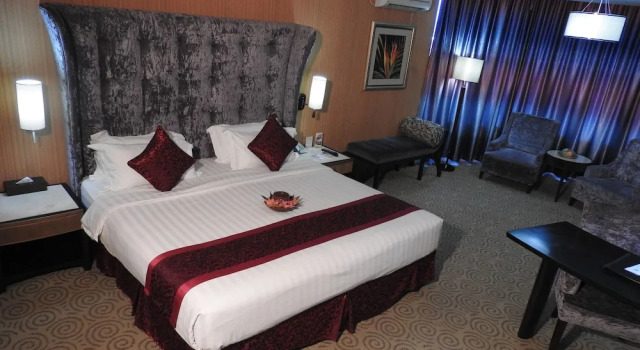 Полулюкс с балконом Crown Vista Hotel