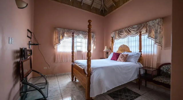 Leela's Manor