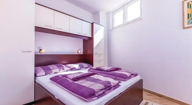Stunning Home in Novi Vinodolski With Wifi and 2 Bedrooms, Забронировать Отель Отели Приморско-Горанской жупания с парковкой, Парковка