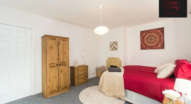Two Bedroom House by Klass Living Serviced Accommodation Hamilton - Kenmar House With Parking & WiFi, Book Feriehus Hoteller i Hamilton med parkering, Parkering