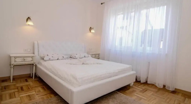 Elena, Забронировать Отель Отели Паланги 3 звезды, рядом с Palanga Concert Hall, 3*