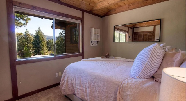 Inclining View by Lake Tahoe Accommodations, Забронировать Дом для отпуска Коттеджи Норт-Лейк-Тахо, Коттедж