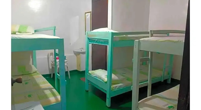 Кровать в общем номере Iloilo Paraw Beach Resort