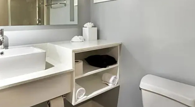 Четырёхместный номер Standard с видом на бассейн Sportsmens Lodge