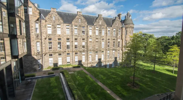 424 - Simpson's Loan Duplex Apartment, Забронировать Апартаменты/квартира Эдинбург Midlothian, рядом с Национальный музей Шотландии