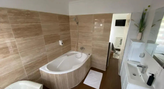 Студия Deluxe Éjjeli Bagoly Étterem és Panzió