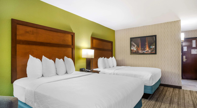 Четырёхместный номер Standard Best Western Plus Houston Energy Corridor