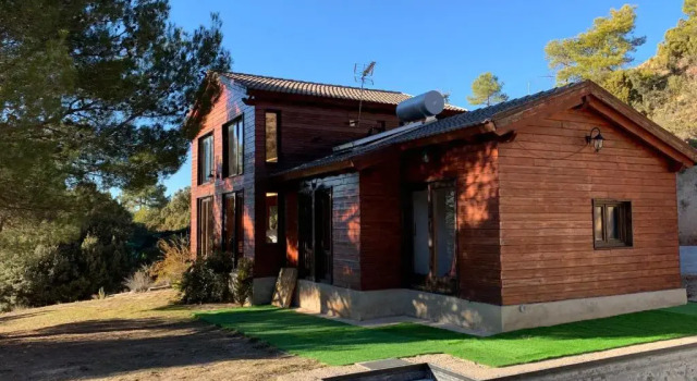 Casa de madera en Alto Tajo, Book Hotel Hotels in Trillo with Parking, Parking