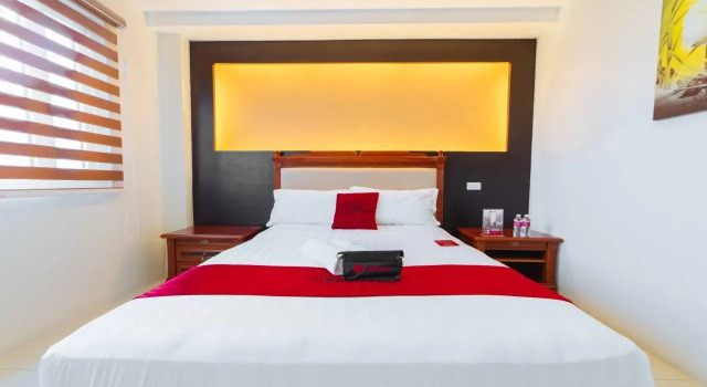 RedDoorz Premium near Trinoma Mall, Забронировать Отель Кесон-Сити 