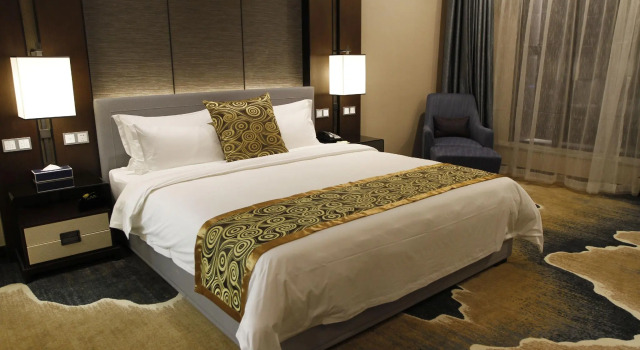 Qiankun International Hotel, Prenota Hotel Hotel a Hubei con piscina, Piscina