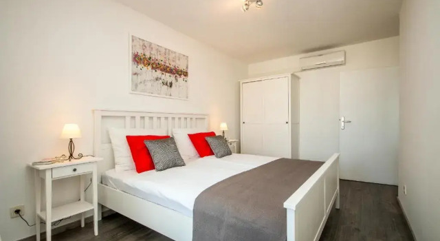 Hendrix Bridge Apartment