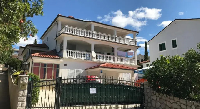 Apartment Novi Vinodolski 2348a, Забронировать Апартаменты/квартира Отели Приморско-Горанской жупания с парковкой, Парковка