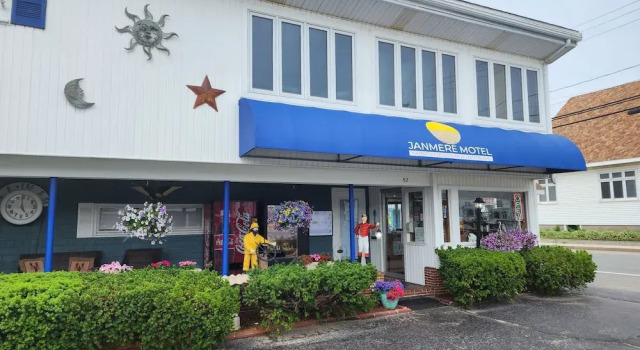 Janmere Motel, Varaa Motelli Hotellit New England uima-altaalla, Uima-allas