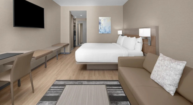 Двухместный номер с видом на бассейн AC Hotel by Marriott Miami Dadeland