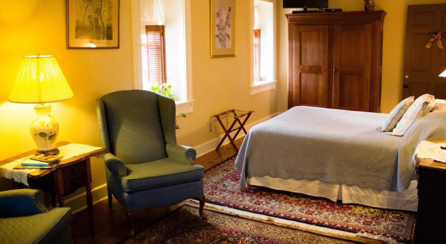 Двухместный номер Deluxe The Stagecoach Inn Bed & Breakfast and Five20 Social Stop