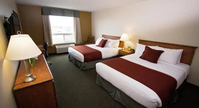 Четырёхместный номер Standard Service Plus Inns & Suites Drayton Valley