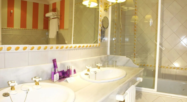 Семейный номер Standard с балконом Hotel Alcázar de la Reina