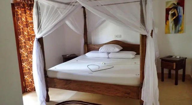 Paka House-Rafiki Village, Book Hotel Watamu 