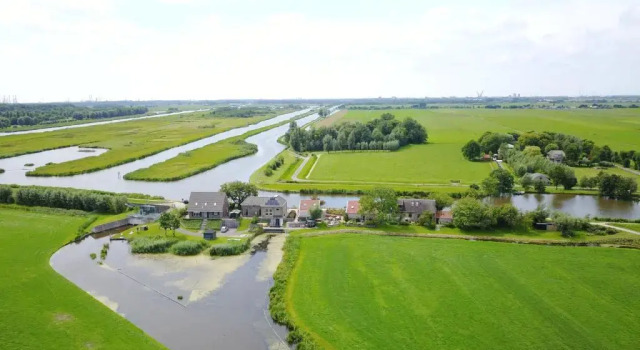 Коттедж с 2 комнатами B&B Rechthuis van Zouteveen