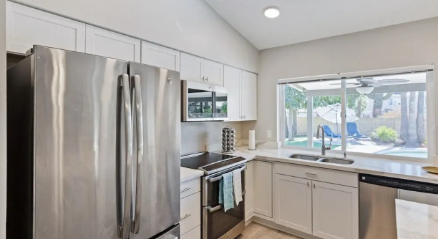 Студия с 4 комнатами Modern and Stylish Remodeled 4 Bdrm w/ HTD Pool!