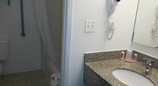 Двухместный номер Standard с видом на океан Econo Lodge Newport