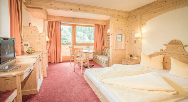 Четырёхместный номер Standard с балконом Alpenhotel Tirolerhof Gerlos