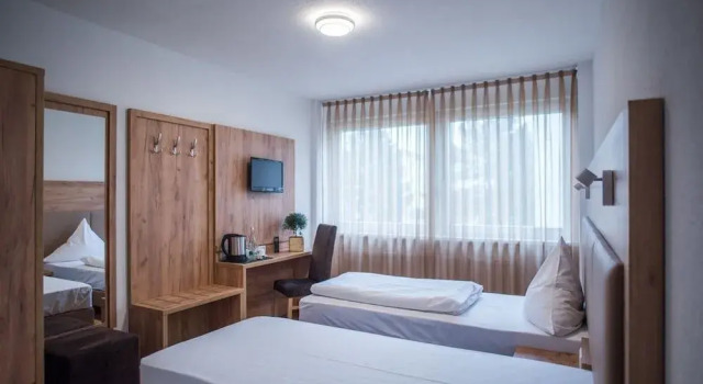 Hotel Leo, Rezervasyon Otel Eggenstein-Leopoldshafen Baden-Württemberg