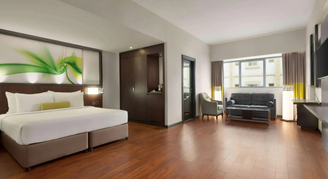 Двухместный полулюкс Howard Johnson Plaza by Wyndham Dubai Deira