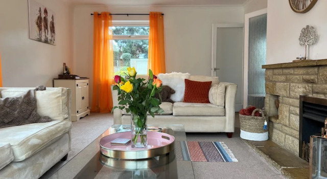 Charming 4-bed House in Cheltenham, Free Parking