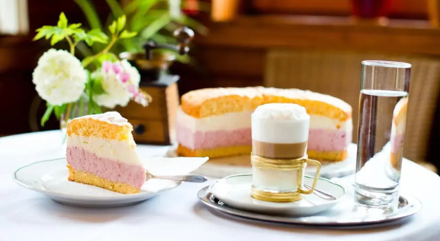 Dorf Café, Réserver Hôtel Haus im Enstal 