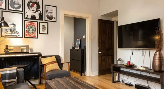 Modern and Jazzy 2 Bedroom House in Edinburgh
