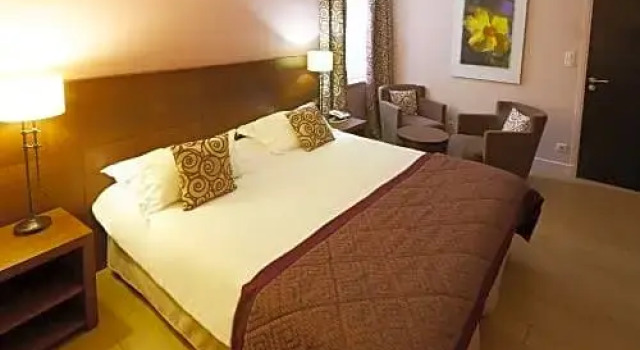 Номер Superior Logis Hotel de La Cloche