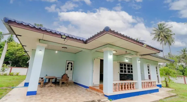 Bangsaphan Paradise Blue House 230 m. to the beach, Забронировать Отель Банг-Сапхан провинция Прачуапкхирикхан
