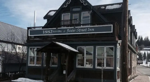 1882 Bar and Grill at River Street Inn