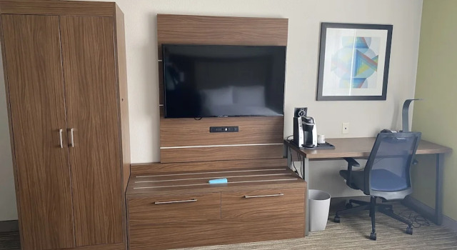 Четырёхместный номер Standard с видом на горы Holiday Inn Express & Suites - Albuquerque East by IHG