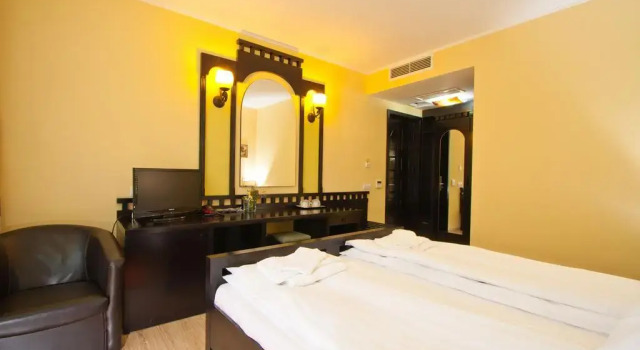 Iulia Star, Varaa Matkakoti Hotellit Carpathians - Romania uima-altaalla, Uima-allas