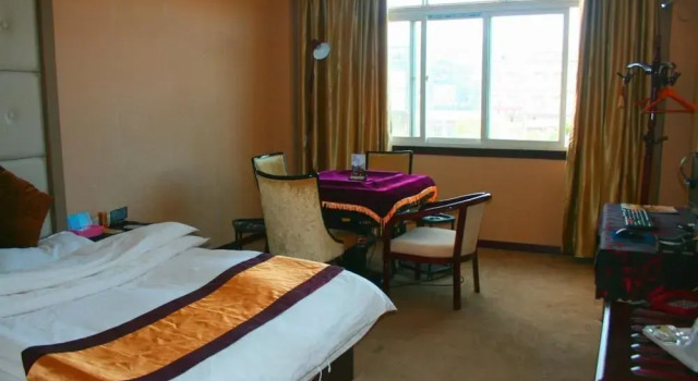 Qinxin Holiday Hotel - Shangri-la, Buchen Sie Hotel Hotels in Yunnan mit Parkplatz, Parkplätze