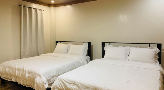 Апартаменты с 3 комнатами с балконом и с видом на поле для гольфа Camp John Hay Cabin