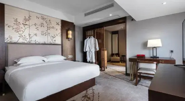 Люкс Premier Jinhua Hongjia · He Hotel (Jinhua Motor City Fruit Market)