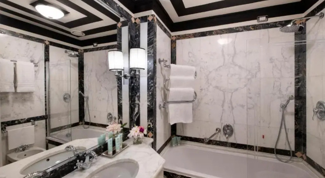 Трёхместный номер Helvetia&Bristol Firenze   Starhotels Collezione