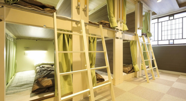 Кровать в общем номере Guesthouse Kobe Nadeshikoya
