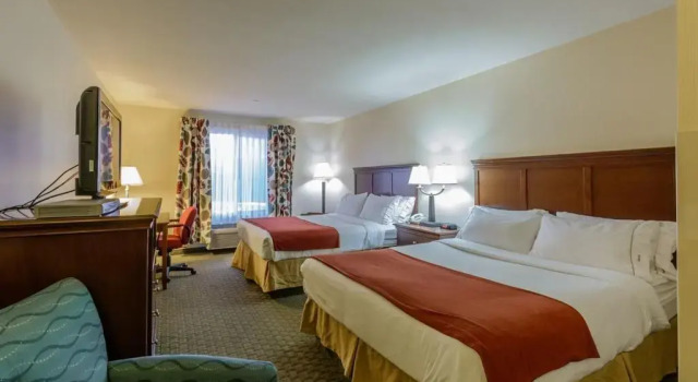 Четырёхместный люкс Triple Play Resort Hotel & Suites