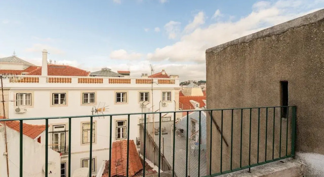 Attic Apartment With Balcony in Bairro Alto