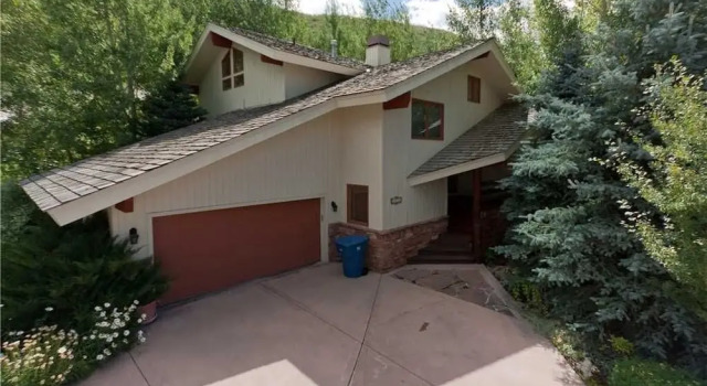 2422 Queen Esther Drive 5 Bedroom Home, Varaa Lomakoti Park City 