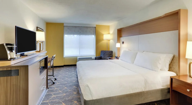 Двухместный номер Standard с видом на поле для гольфа Holiday Inn Staunton Conference Center by IHG