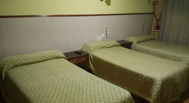 Hotel Restaurante Los Rosales, Book Hotel Congosto Castile and Leon