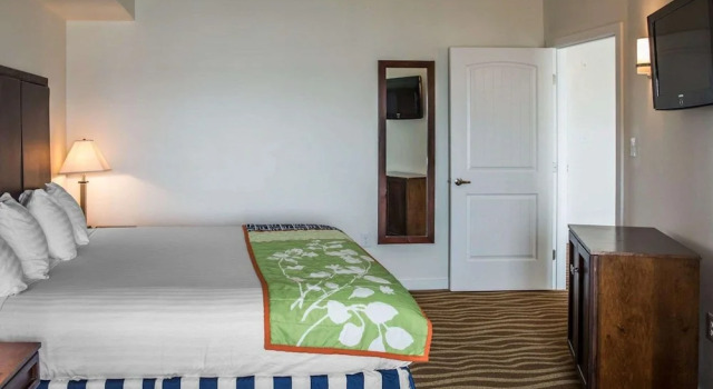 Двухместный номер Standard с балконом Island Inn & Suites, an Ascend Collection Hotel